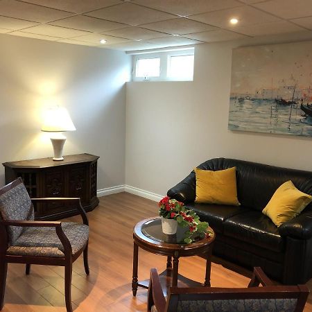 Peaceful Cosy Room With Garden View, Private Parking Toronto Exterior photo