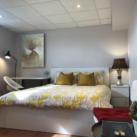 Peaceful Cosy Room With Garden View, Private Parking Toronto Exterior photo